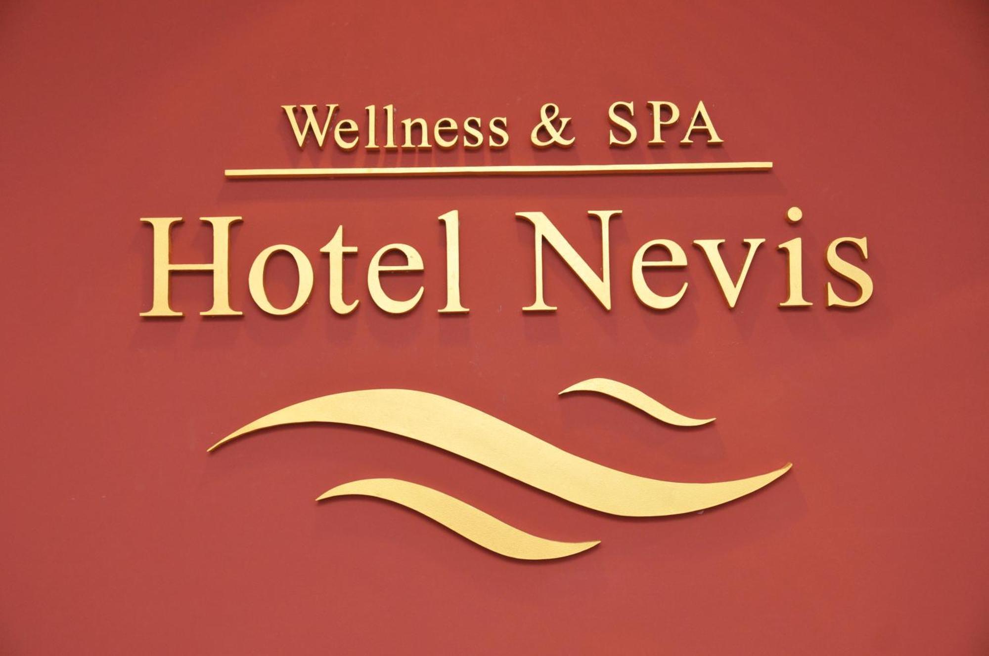 Hotel Nevis Wellness&SPA Oradea Exterior foto